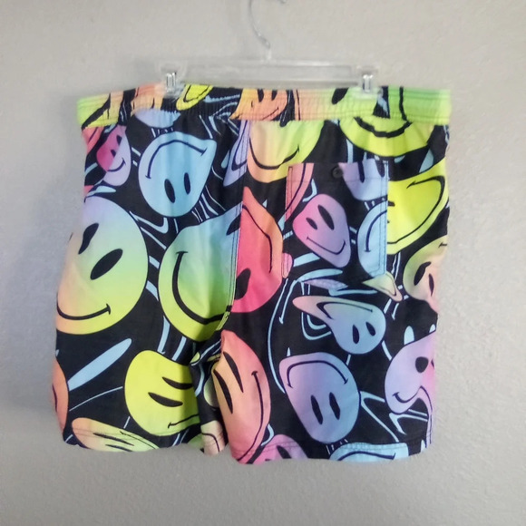 Happy face shorts size xl ( box BH ) - Picture 2 of 2